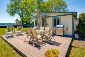 Waterfront Hood Canal Cottage Steps to the Beach!